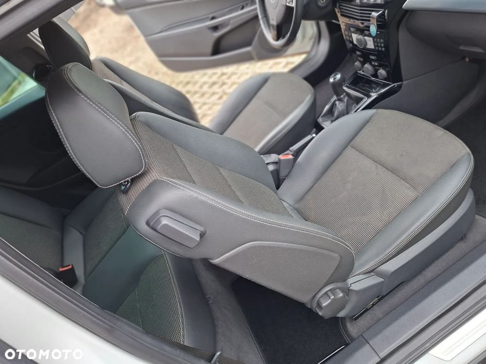 Opel Astra 1.8 Black&White - 16
