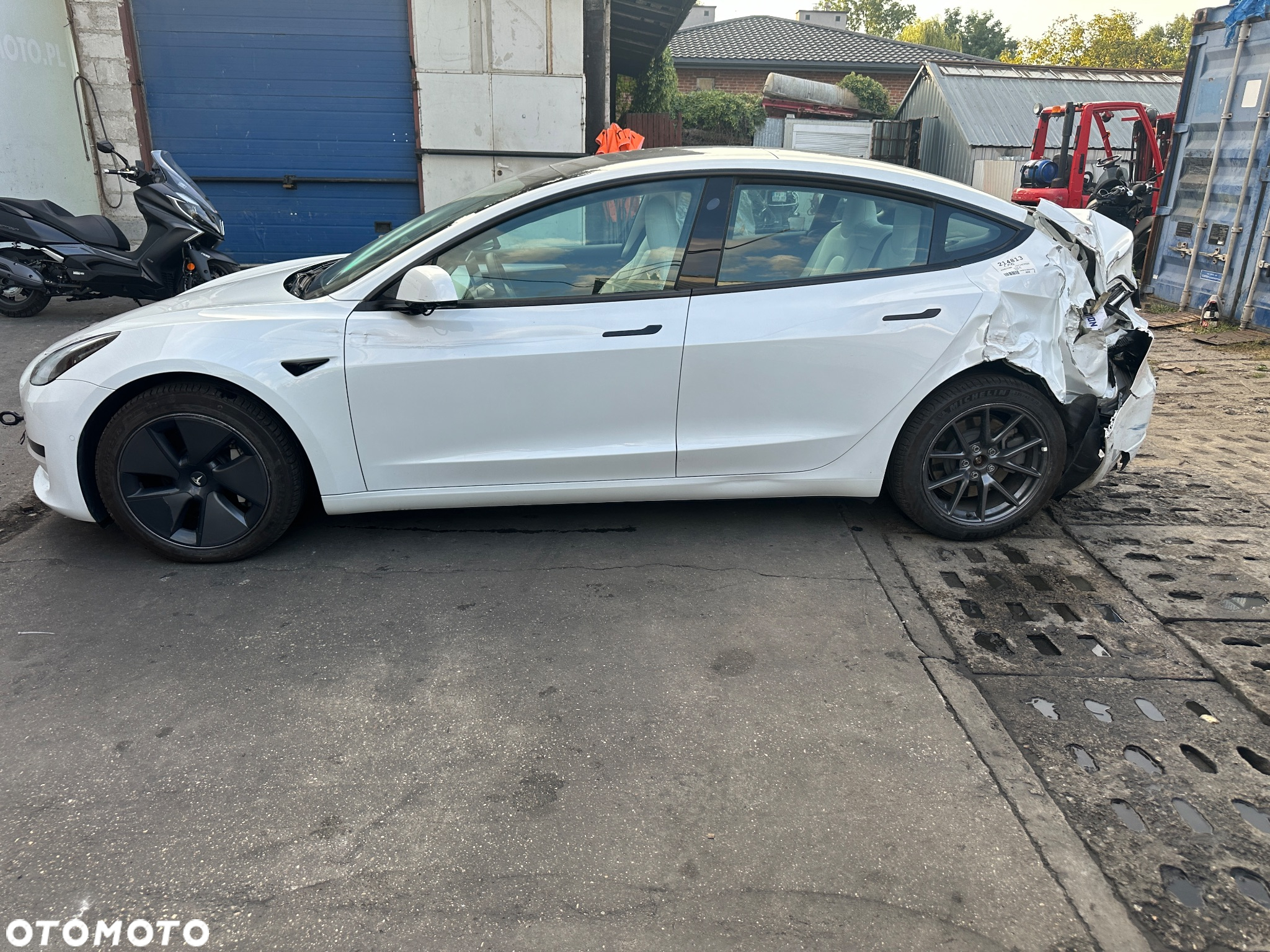 Tesla Model 3 Standard Reichweite Plus Hinterradantrieb - 11
