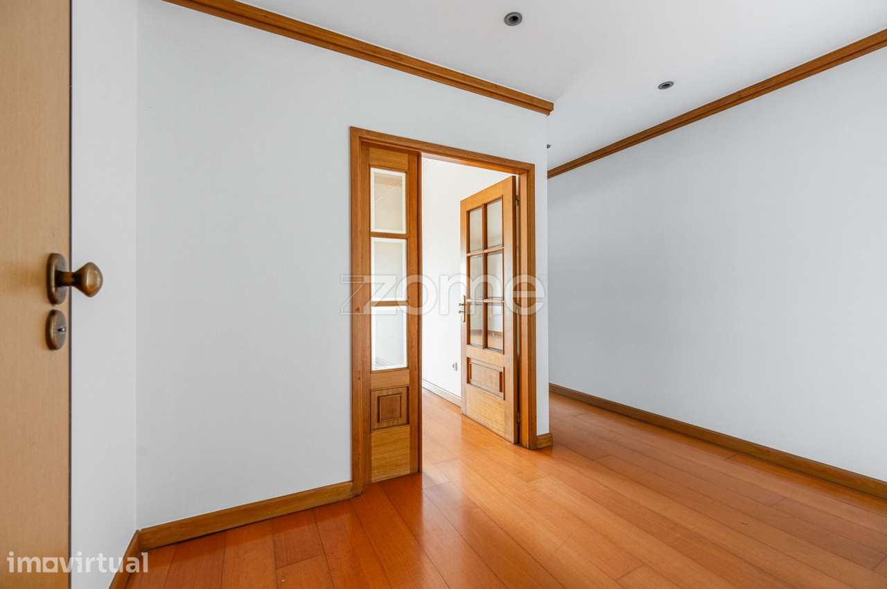 Apartamento T3 com áreas generosas, vistas deslumbrantes e localiza... - Grande imagem: 4/34
