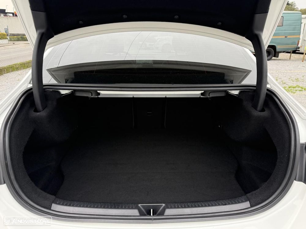 Mercedes-Benz A 250 Limousine e AMG Line - 49