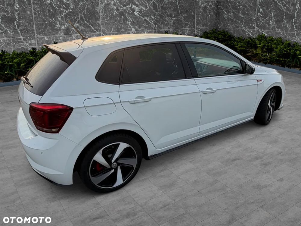 Volkswagen Polo 2.0 TSI DSG GTI - 11