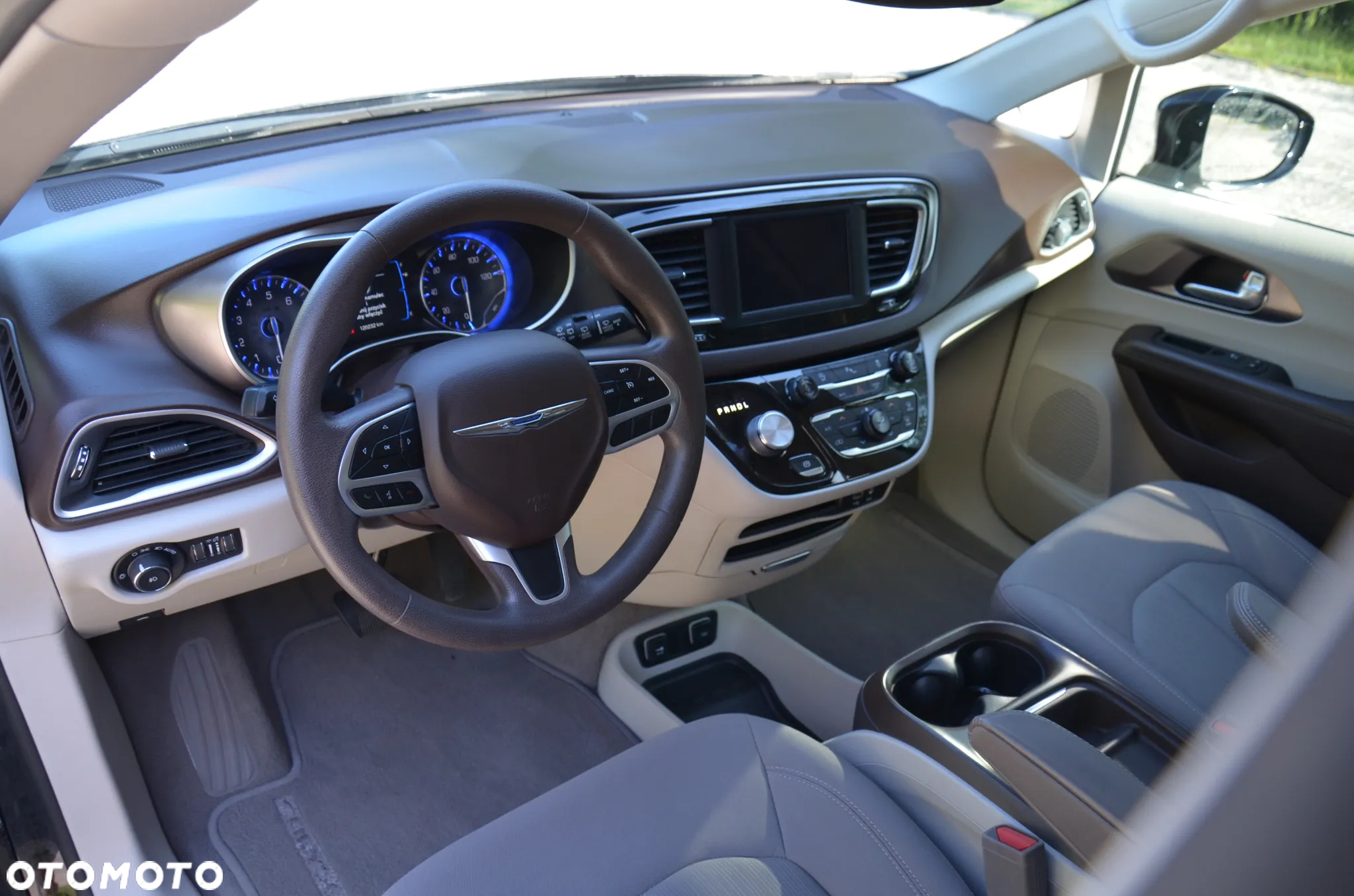 Chrysler Pacifica - 10