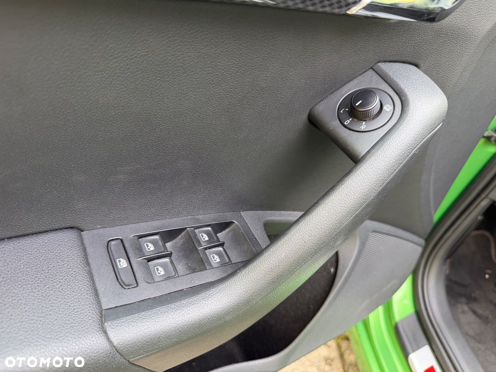 Skoda Octavia Combi 2.0 TDI DSG RS - 20