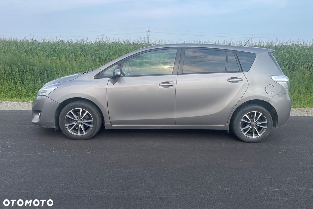 Toyota Verso 1.6 D-4D Premium - 3