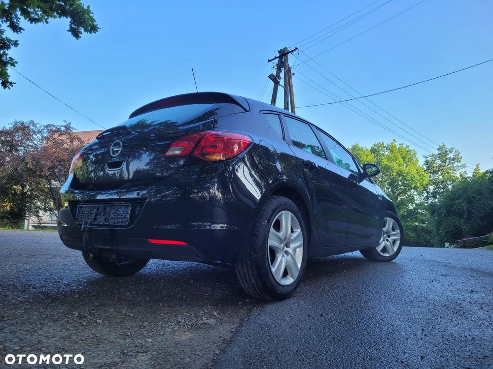 Opel Astra 1.6 Innovation - 32