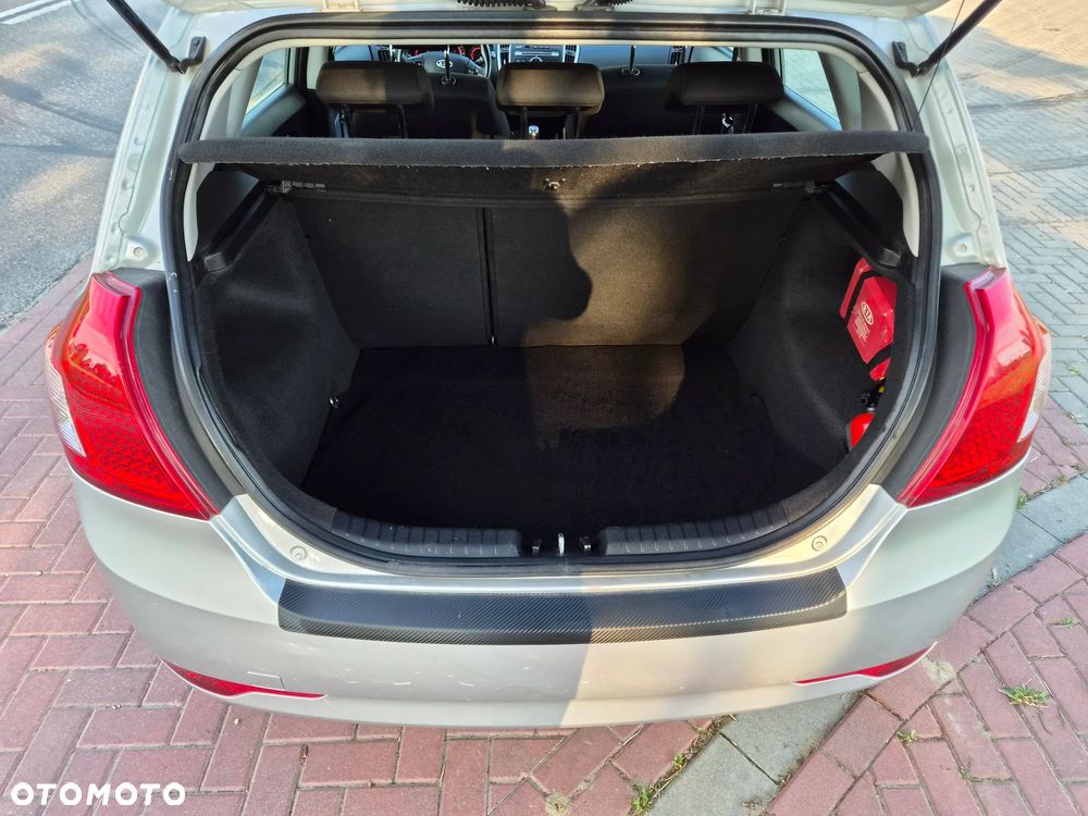 Kia Ceed 1.6 CRDi 90 Vision - 12