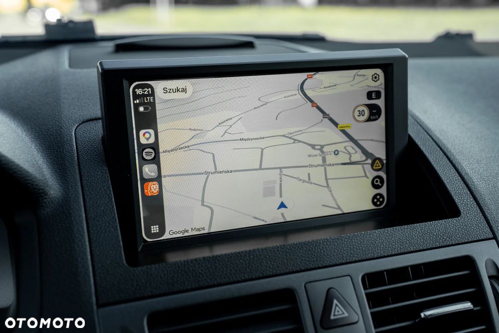 Mercedes-Benz Klasa C 180 CGI BlueEFFICIENCY Avantgarde - 28