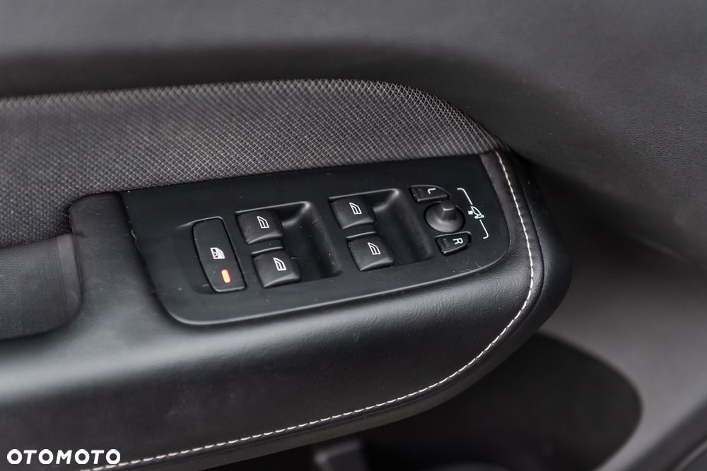 Volvo XC 60 B4 D Geartronic RDesign - 17