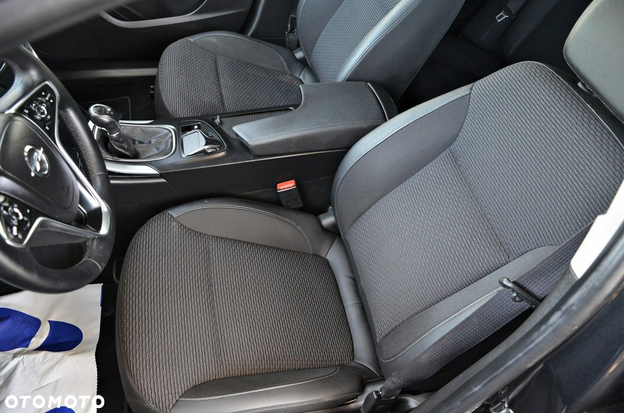 Opel Insignia - 15