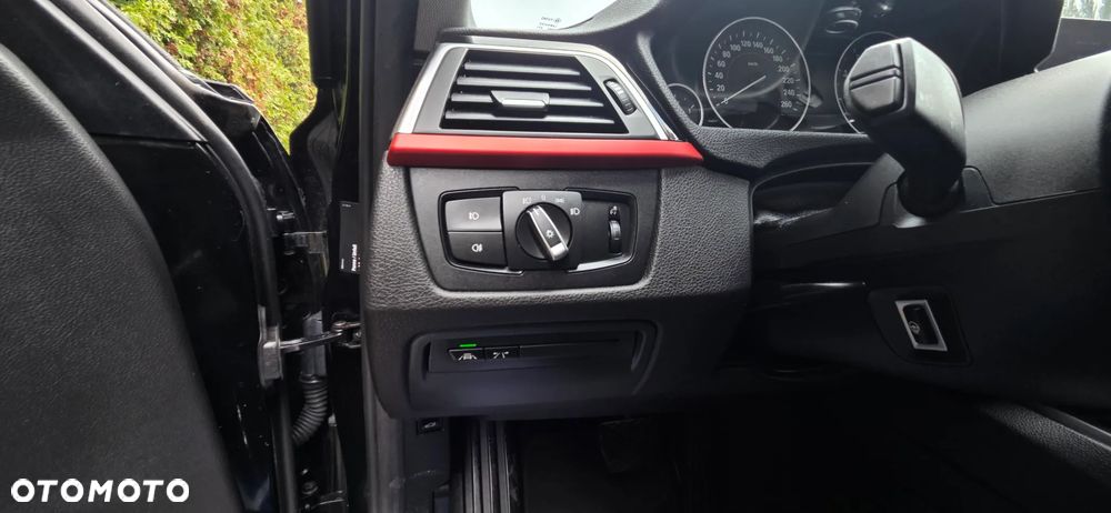 BMW Seria 3 320d Edition Luxury Line Purity - 30