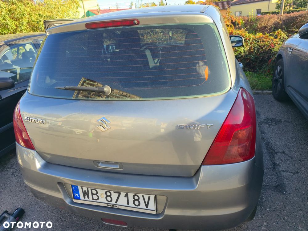 Suzuki Swift 2010 photo 3