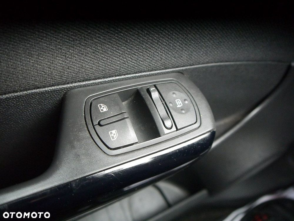 Opel Corsa 1.4 16V Cosmo - 28