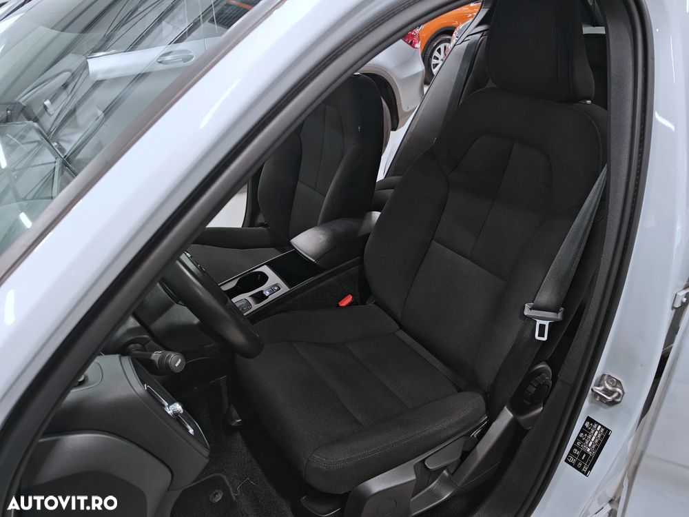 Volvo XC 40 T2 AT8 Momentum - 9