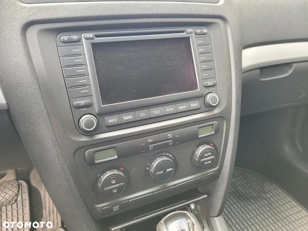 Skoda Octavia 1.6 Ambiente - 10