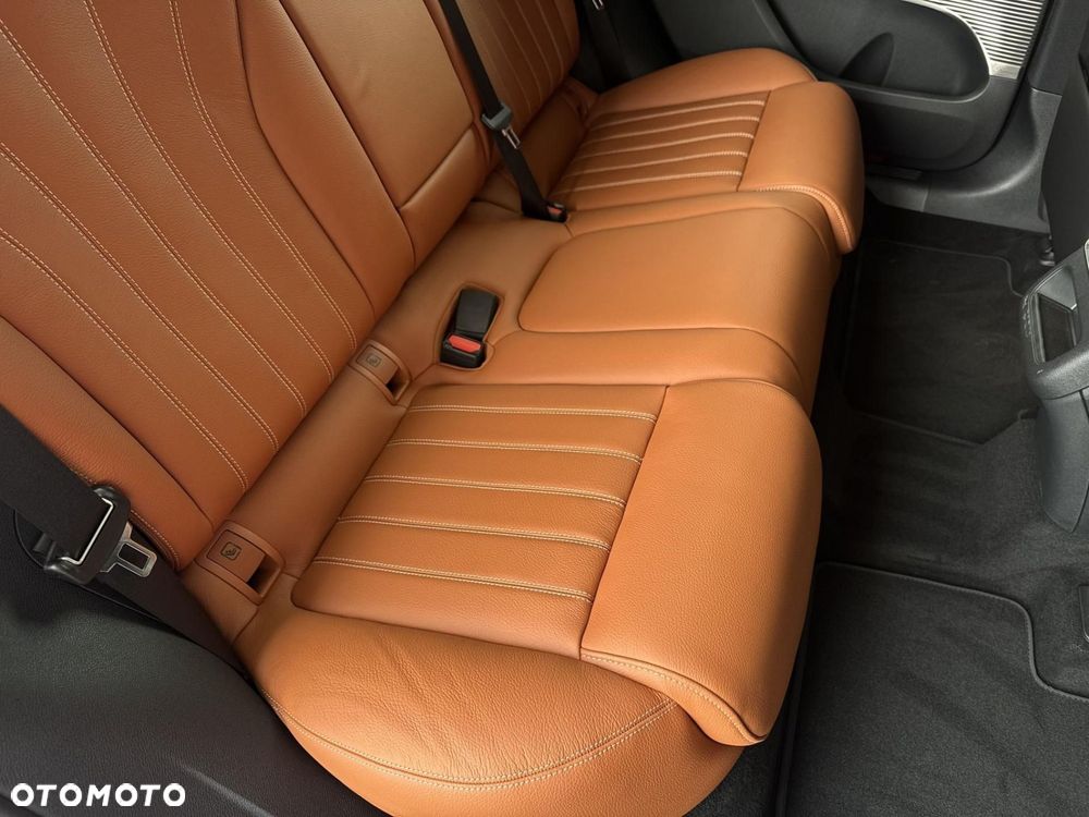 Mercedes-Benz GLC - 21