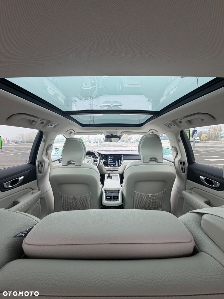 Volvo V60 Cross Country - 16