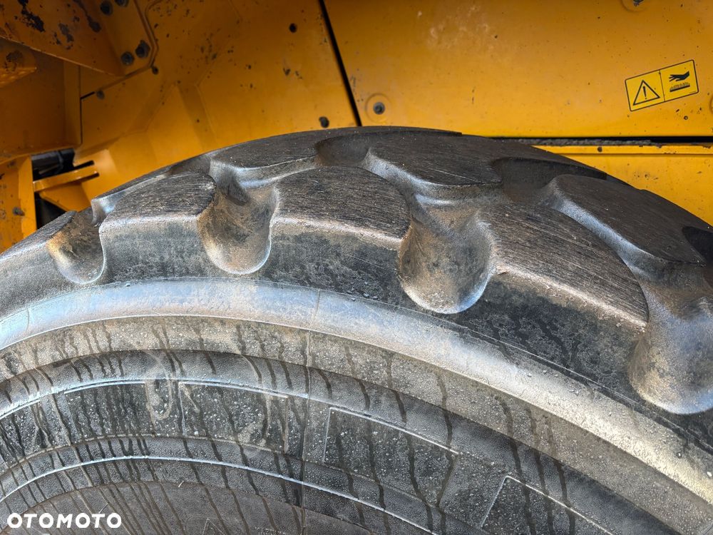 Volvo L150H rok 2011, 26ton, 4,2m3 opony 70%, bdb - 7