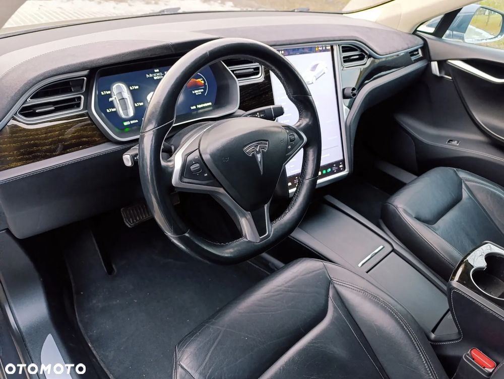 Tesla Model S - 7