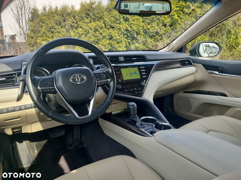 Toyota Camry - 16