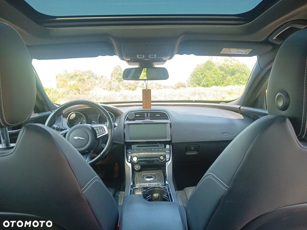 Jaguar XE 20d R-Sport - 8