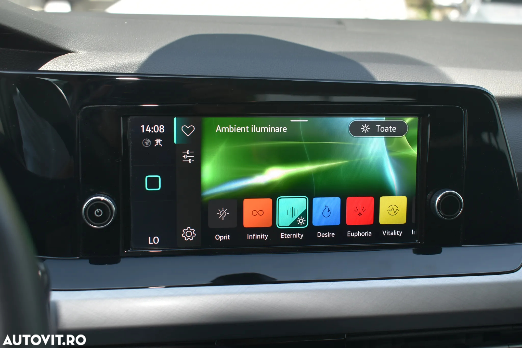 Volkswagen Golf 1.0 eTSI DSG MHEV Life - 17