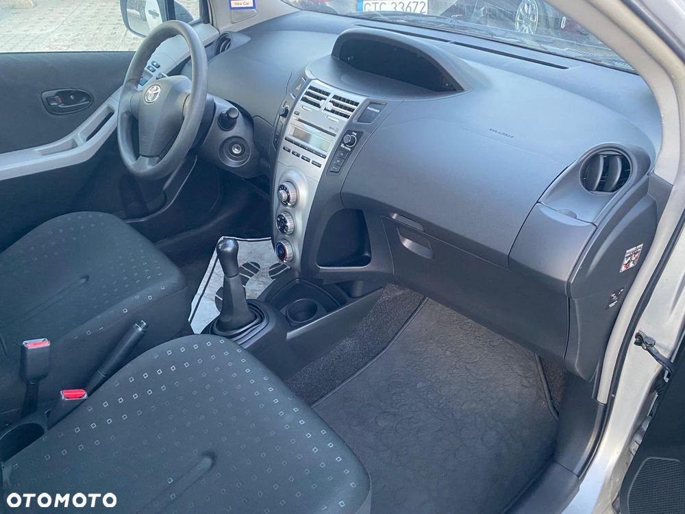 Toyota Yaris 1.3 VVT-i Executive - 22