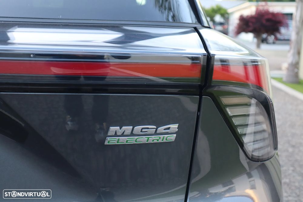 MG MG4 64 kWh Luxury - 8