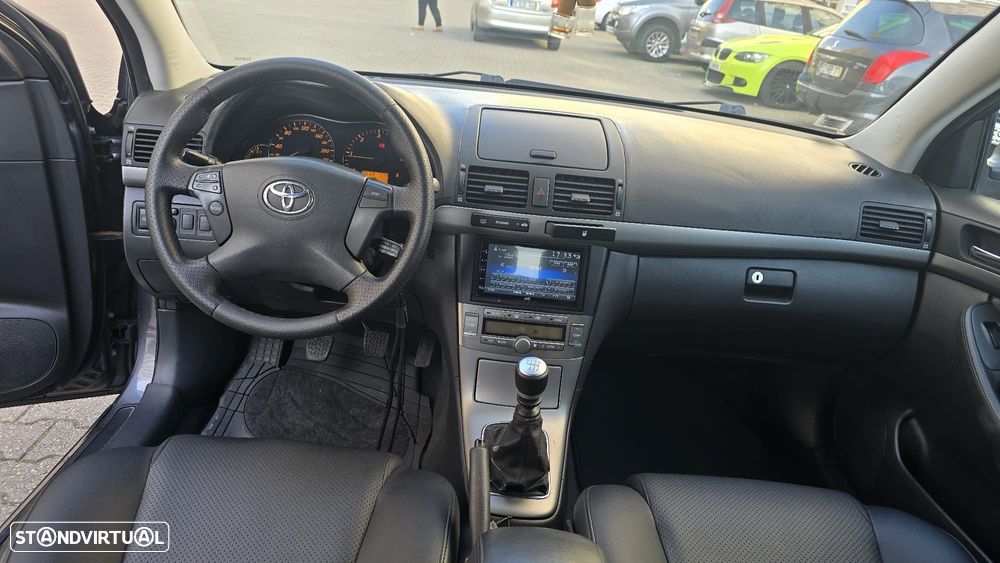 Toyota Avensis SW 2.2 D-4D - 11