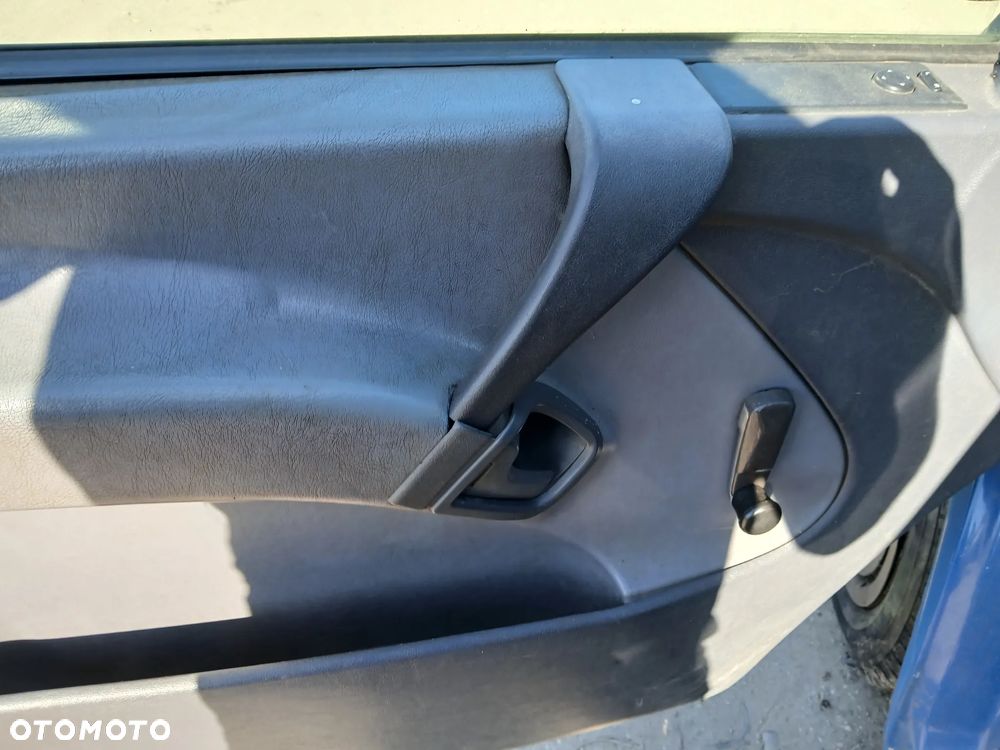 mercedes benz vito W638 lift 5376 fotel fotele kanapa deska kokpit podsufitka boczek boczki klamka - 3