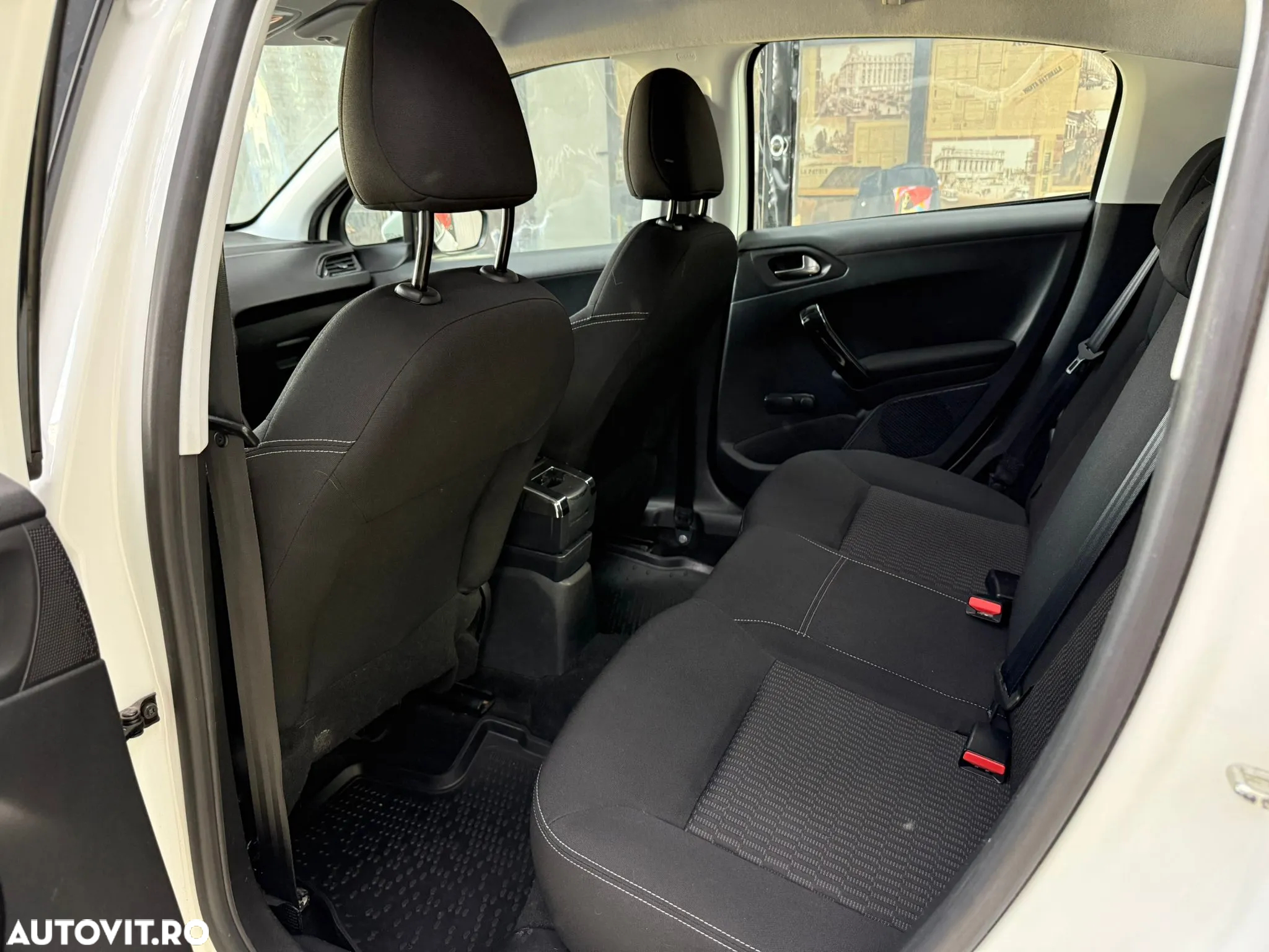 Peugeot 208 1.2 L PureTech Access - 19