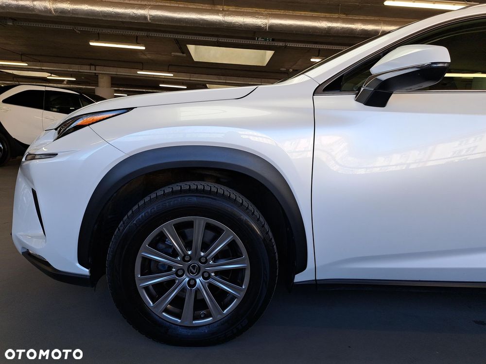 Lexus NX 300h Elegance AWD - 36