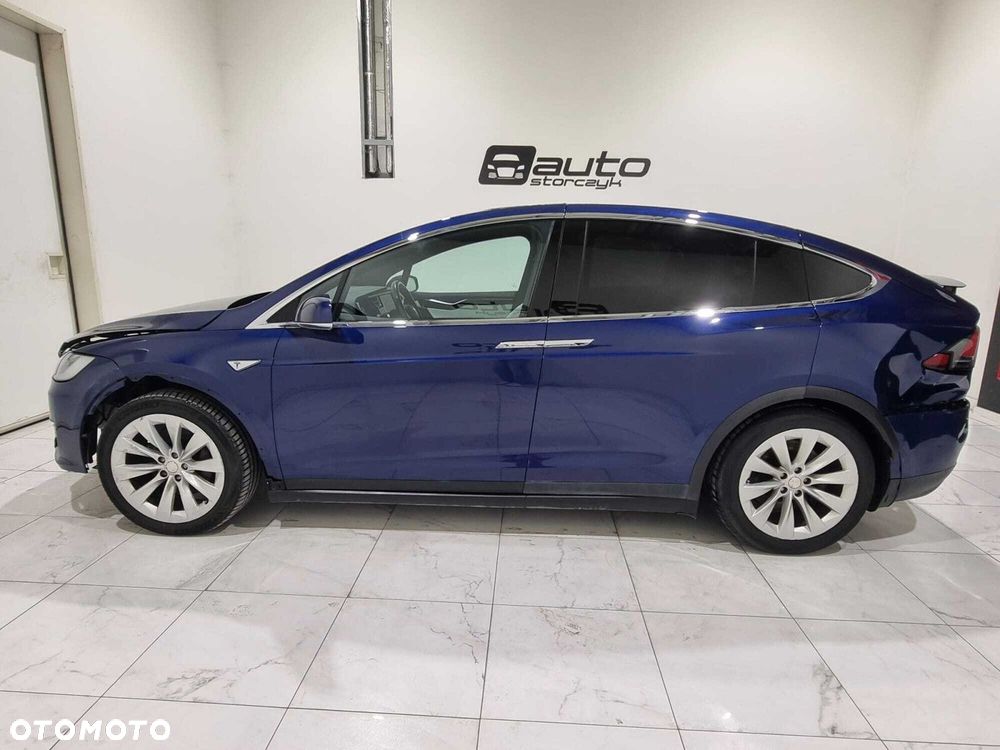 Tesla Model X - 10