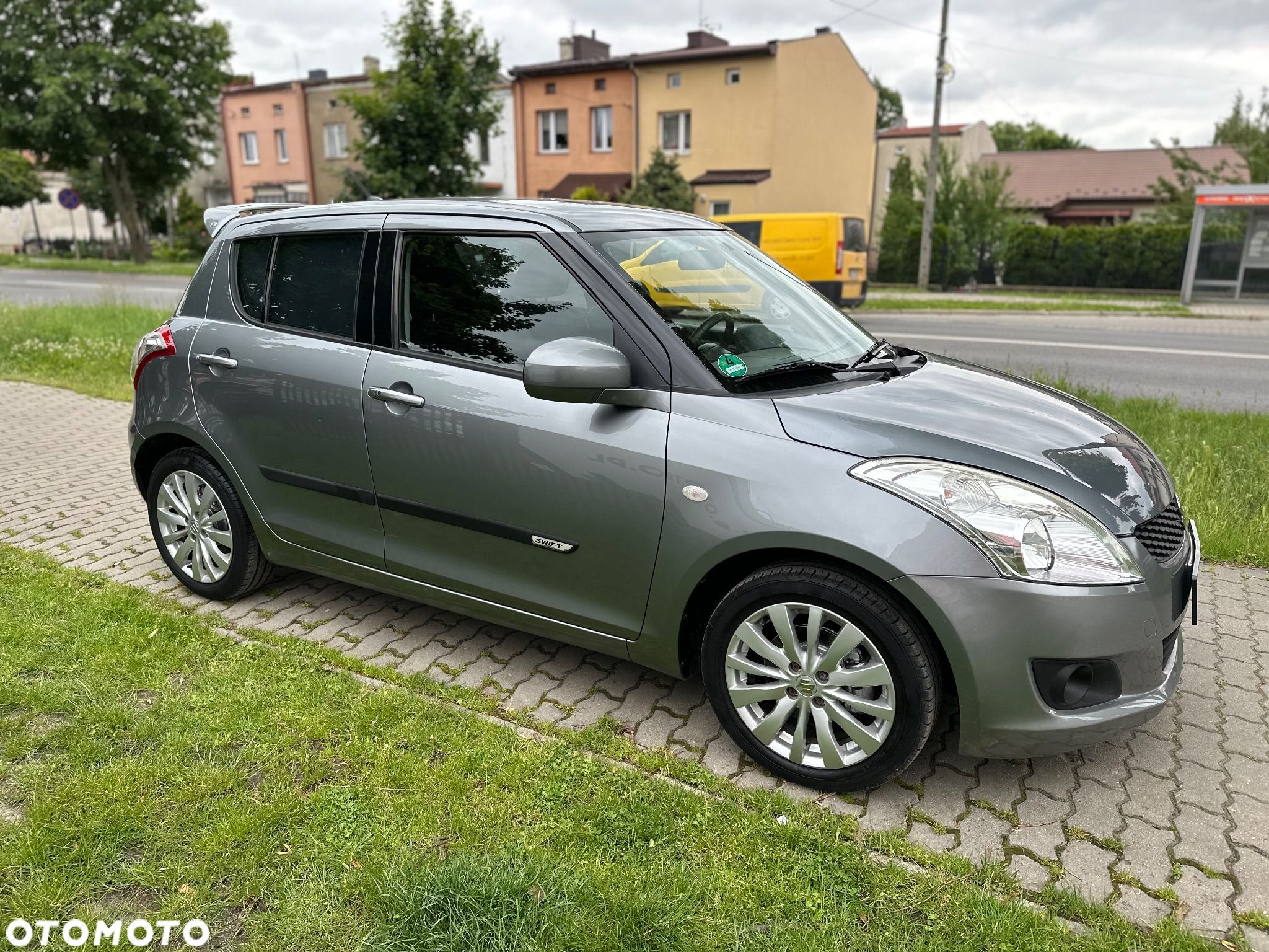 Suzuki Swift 1.2 Premium - 1