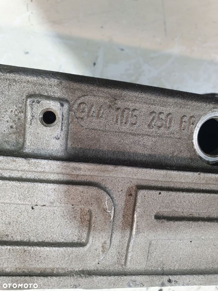 wałek rozrządu pokrywa 9441052506r porsche 944 2.5 b m44/51 - 10