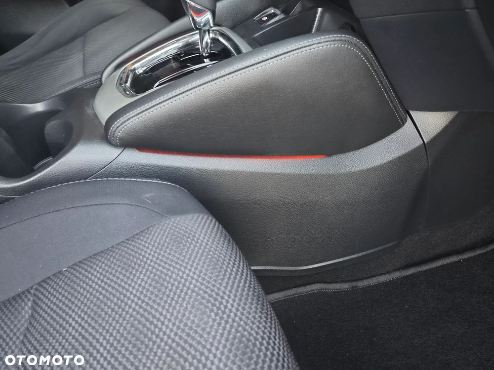 Nissan Qashqai 1.6 DCi Xtronic N-Connecta - 21