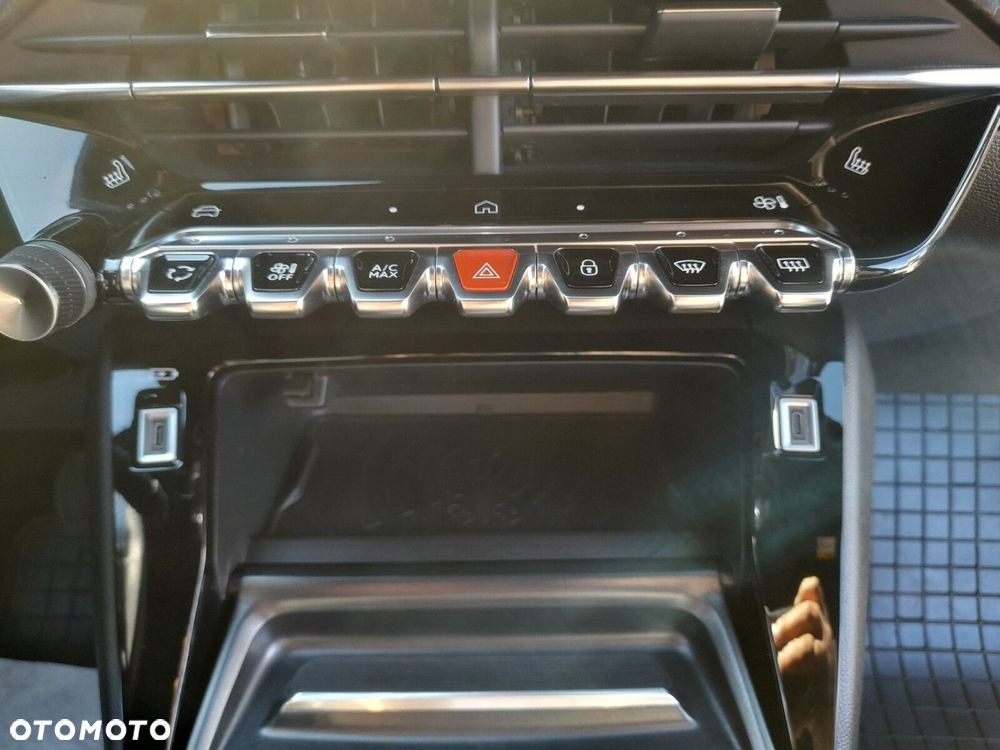 Peugeot 2008 1.2 PureTech Allure S&S EAT8 - 29