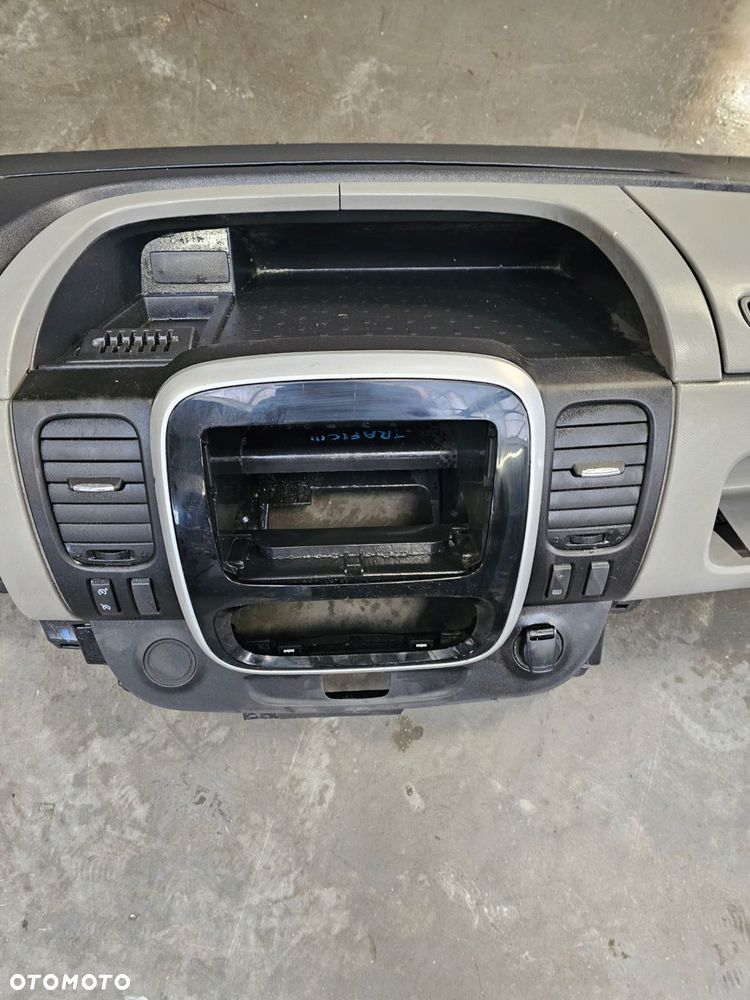 renault trafic iii deska rozdzielcza konsola kokpit - 5