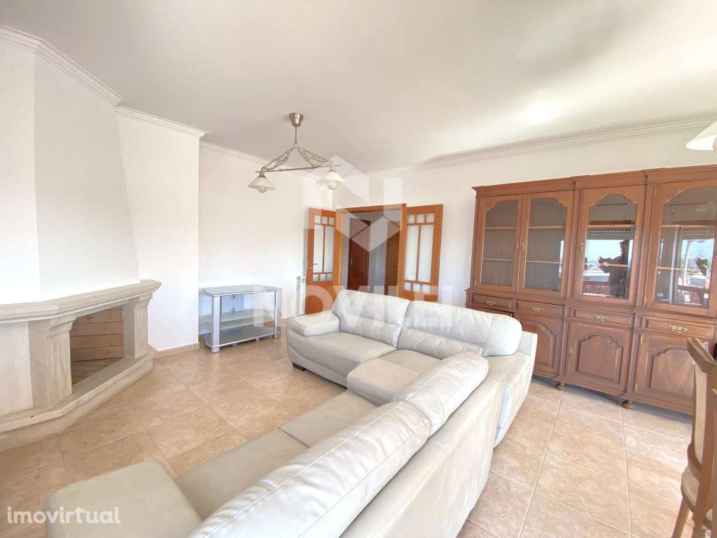 T3 Ultimo andar com elevador muito soalheiro e totalmente mobilado. - Grande imagem: 3/16