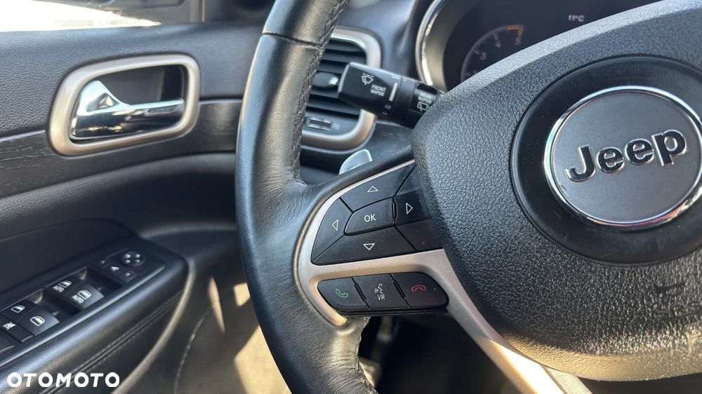 Jeep Grand Cherokee 3.0 CRD Laredo - 32