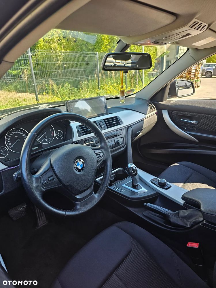 BMW Seria 3 320d - 30