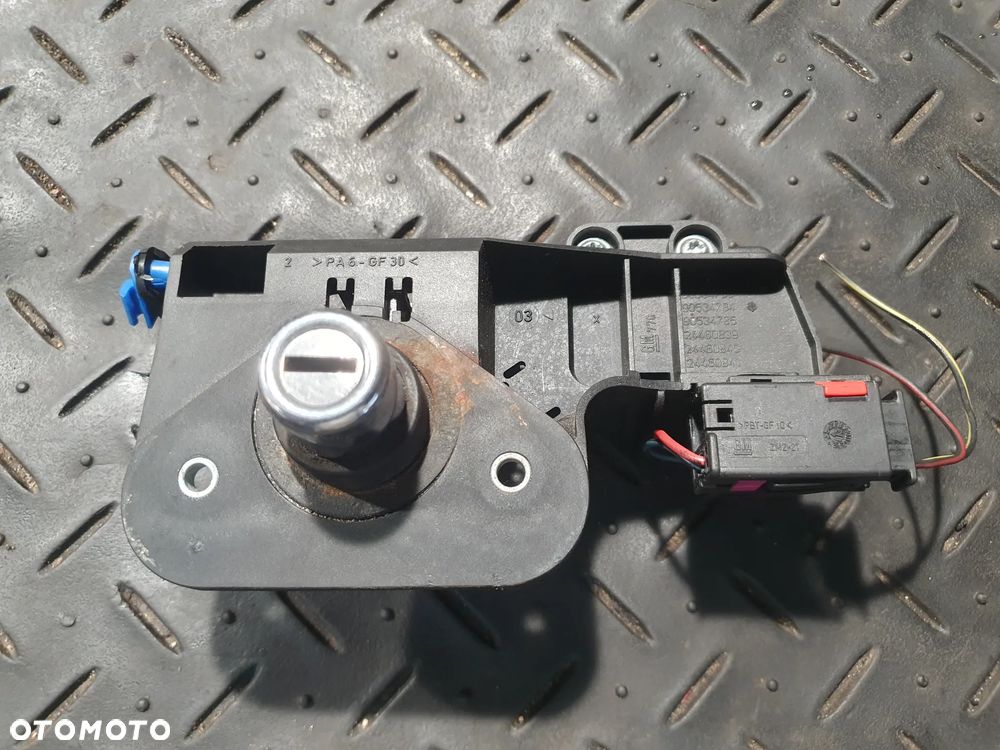 ZAMEK KLAPY BAGAŻNIKA OPEL CORSA C 90534783 - 1