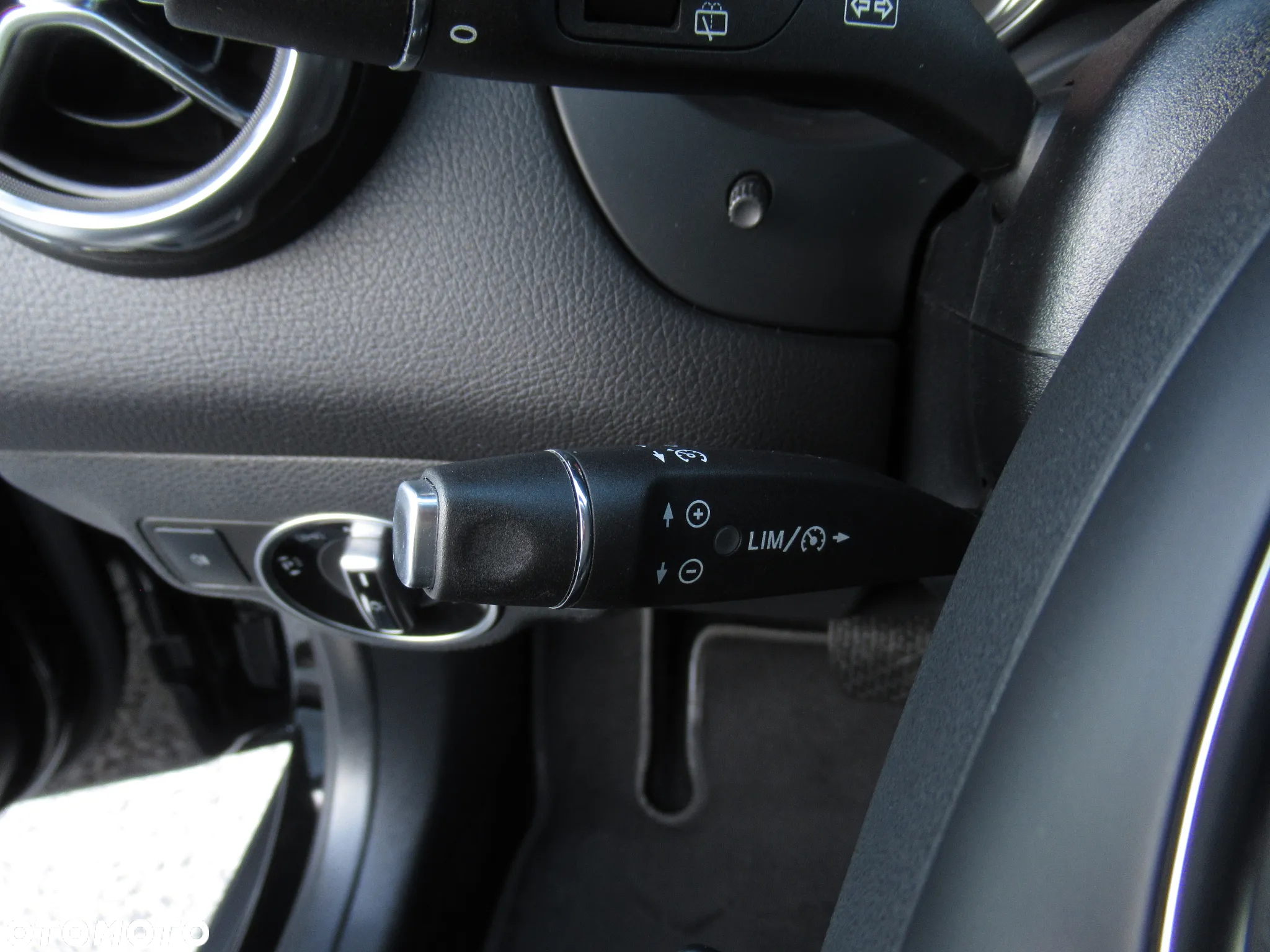 Mercedes-Benz GLA 200 7G-DCT Urban - 14