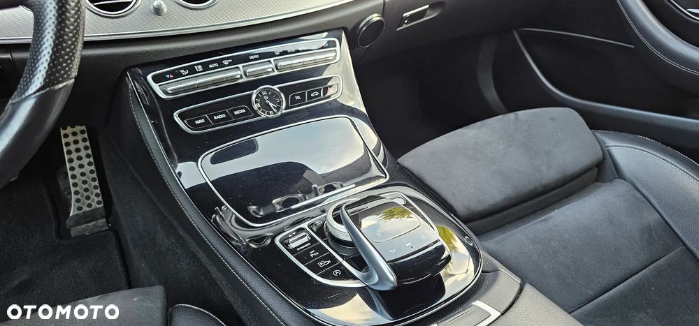 Mercedes-Benz Klasa E 200 9G-TRONIC AMG Line - 25