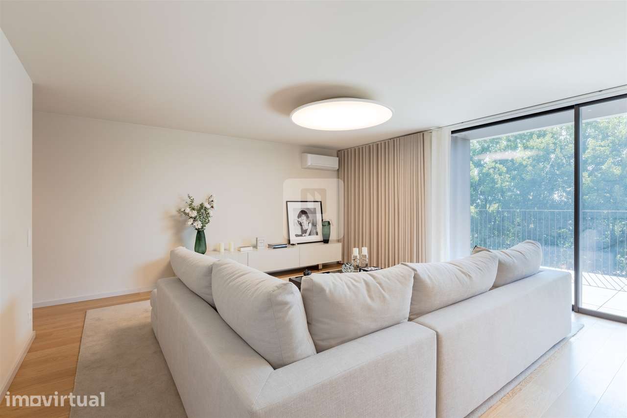 Apartamento T4 com Varanda nos Jardins da Arrábida - Grande imagem: 3/40