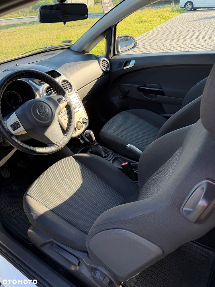 Opel Corsa 1.4 16V Edition - 11