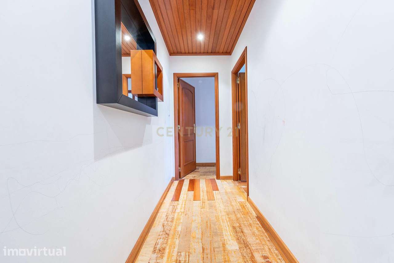 T3 Luminoso com Varandas e Garagem em Excelente Zona de Odivelas - Grande imagem: 4/37