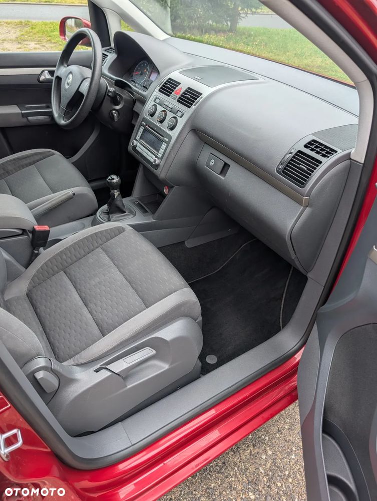 Volkswagen Touran - 19