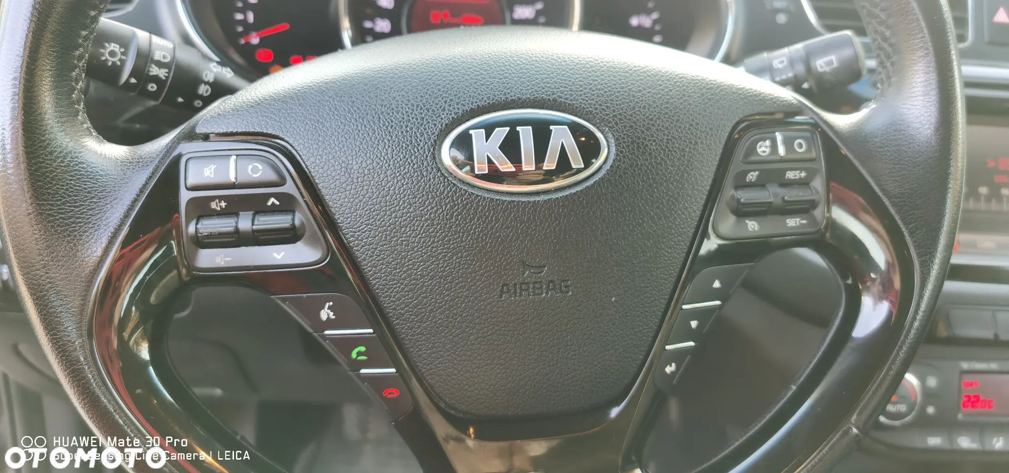 Kia Ceed 1.6 CRDi 128 ISG SW Platinum Edition - 32
