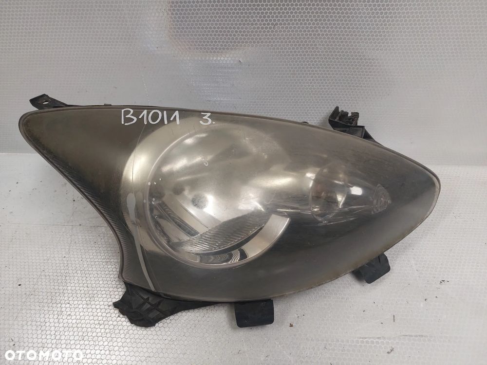 .  LAMPA PRZOD PRZEDNIA PRAWA TOYOTA AYGO 1 - 1