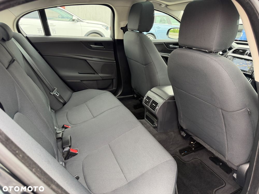 Jaguar XE 20t Prestige - 20